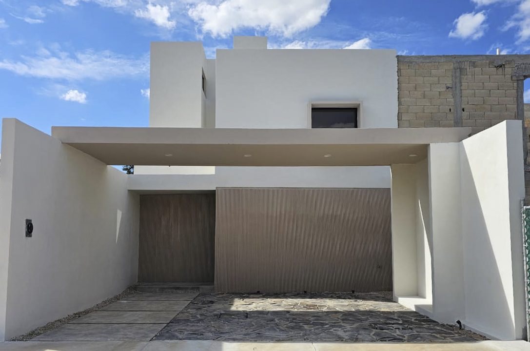 1840-Casa-en-venta-en-Temozon-Norte-Bolera-Homes-3-recamaras-a-pie-de-calle (1).jpg